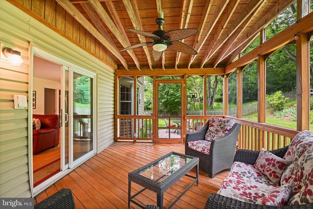 3013 DOWER HOUSE DR, Herndon, VA 20171