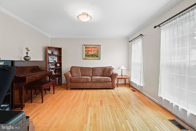 3013 DOWER HOUSE DR, Herndon, VA 20171