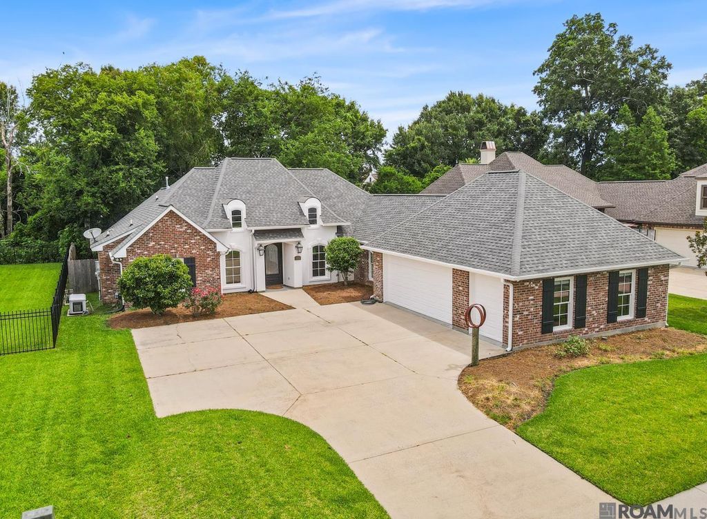 210 Fieldhouse Ave, St Gabriel, LA 70776
