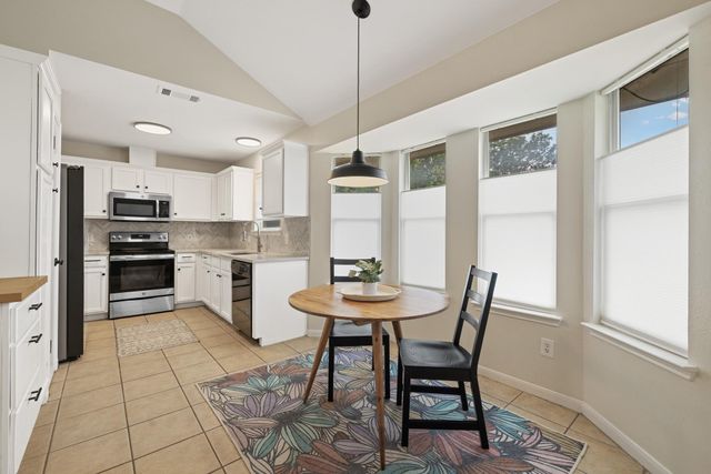 2010 Barnett DR, Cedar Park, TX 78613