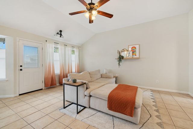 2010 Barnett DR, Cedar Park, TX 78613