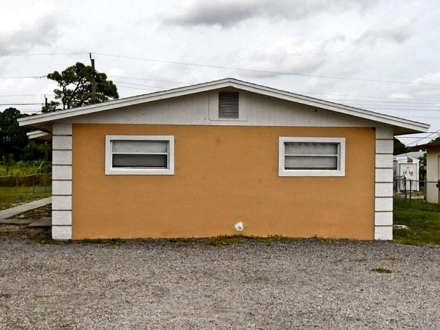 902 S 15th S Street, Fort Pierce, FL 34950