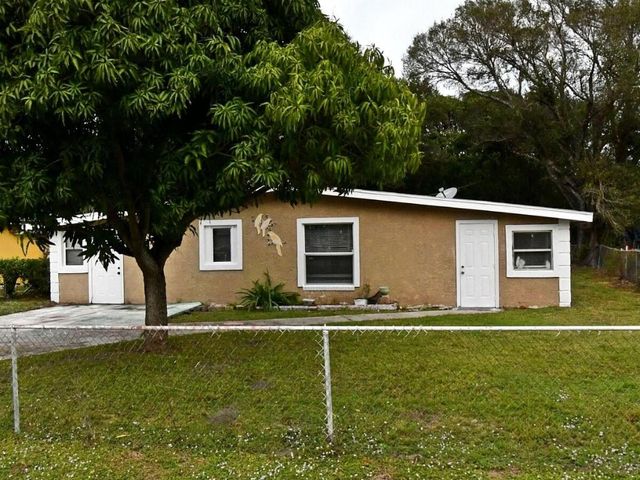 902 S 15th S Street, Fort Pierce, FL 34950
