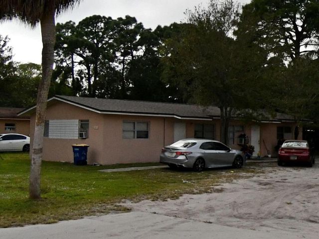 902 S 15th S Street, Fort Pierce, FL 34950