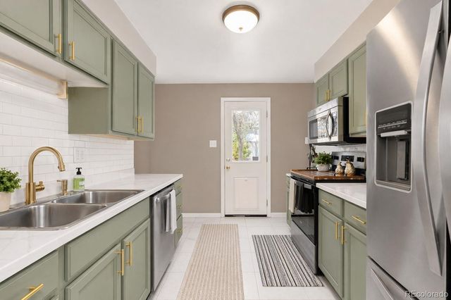 6993 W Hinsdale Drive, Littleton, CO 80128