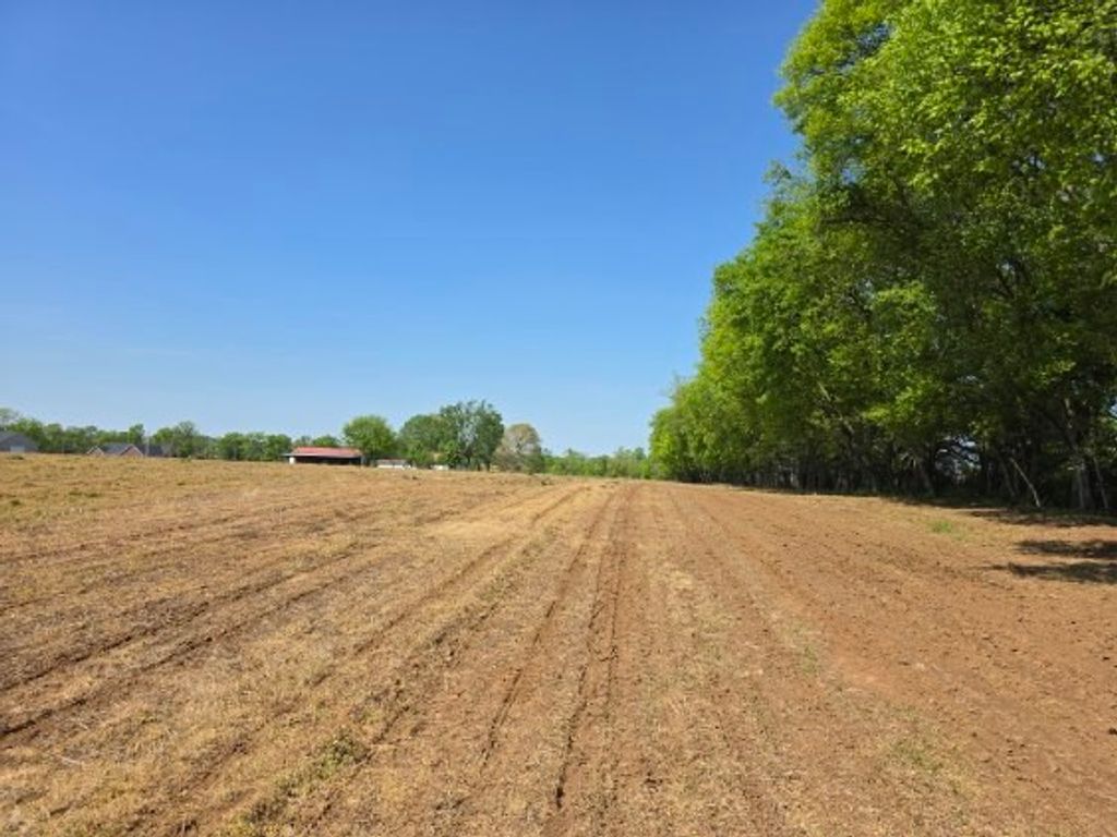 2 Old Zion Rd, Columbia, TN 38401