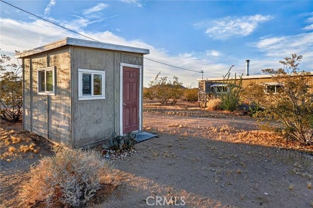 437 Mallow Road, Landers, CA 92285