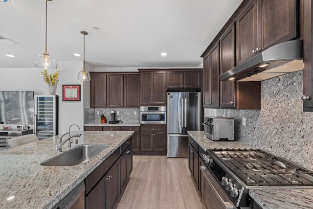 6013 Basaltina Pl, Dublin, CA 94568