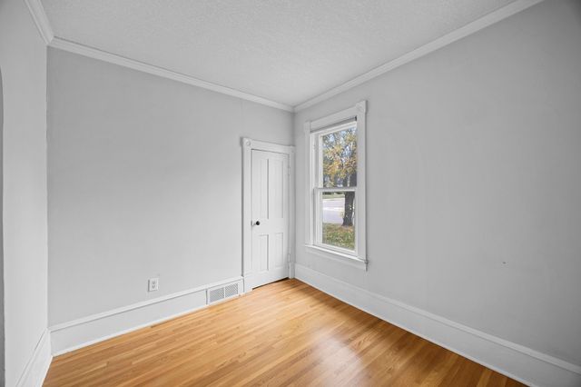 245 8th Avenue N, Hopkins, MN 55343