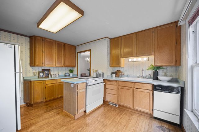 245 8th Avenue N, Hopkins, MN 55343