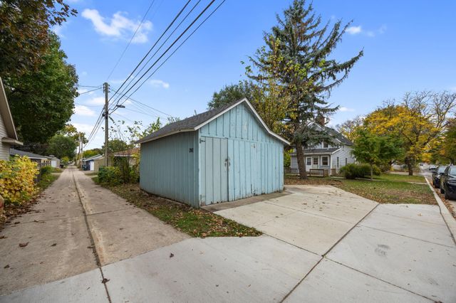 245 8th Avenue N, Hopkins, MN 55343
