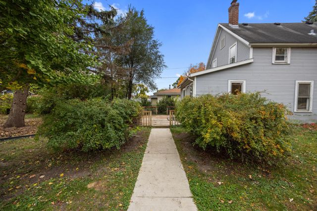 245 8th Avenue N, Hopkins, MN 55343