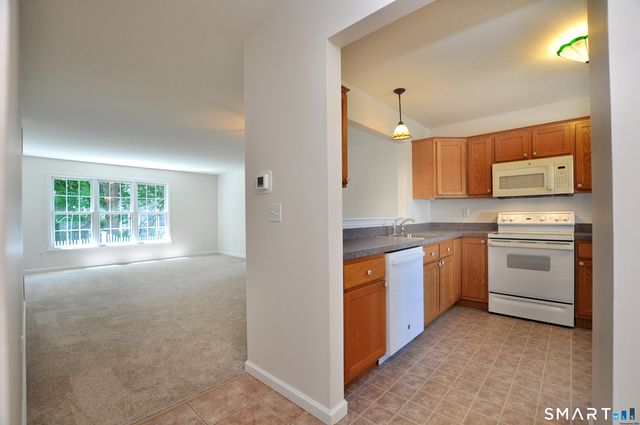 310 Kings Landing 310, Windsor, CT 06095