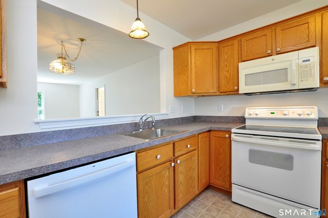 310 Kings Landing 310, Windsor, CT 06095