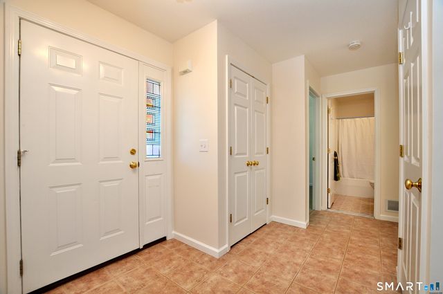 310 Kings Landing 310, Windsor, CT 06095