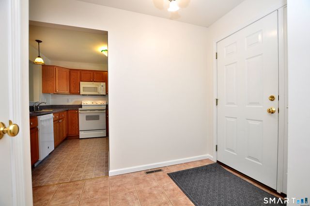 310 Kings Landing 310, Windsor, CT 06095