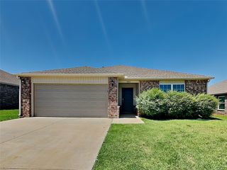 2045 W Hunters Springs Way, Mustang, OK 73064