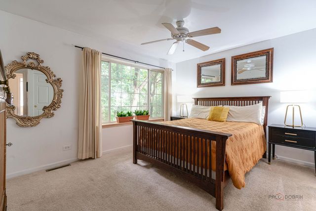 287 W Whispering Oaks Lane, Round Lake, IL 60073