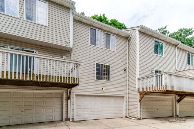 287 W Whispering Oaks Lane, Round Lake, IL 60073