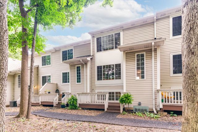 287 W Whispering Oaks Lane, Round Lake, IL 60073
