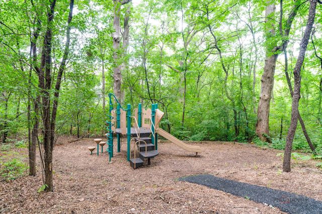 287 W Whispering Oaks Lane, Round Lake, IL 60073
