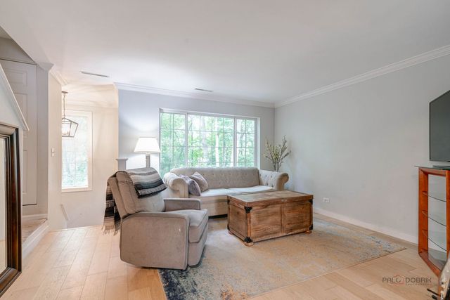 287 W Whispering Oaks Lane, Round Lake, IL 60073