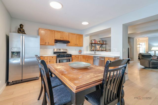 287 W Whispering Oaks Lane, Round Lake, IL 60073