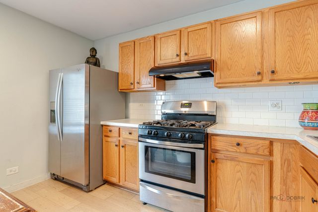 287 W Whispering Oaks Lane, Round Lake, IL 60073