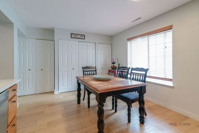 287 W Whispering Oaks Lane, Round Lake, IL 60073