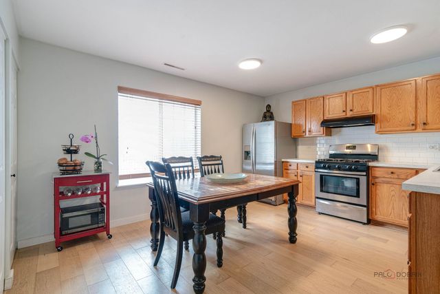287 W Whispering Oaks Lane, Round Lake, IL 60073
