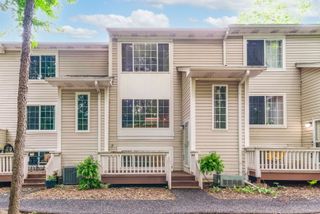 287 W Whispering Oaks Lane, Round Lake, IL 60073
