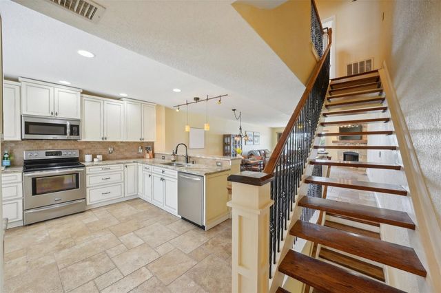 637 PINELLAS BAYWAY 105, Tierra Verde, FL 33715