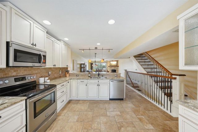 637 PINELLAS BAYWAY 105, Tierra Verde, FL 33715
