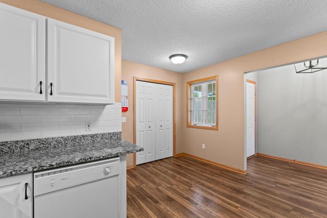 5208 Deerfield Lane SE, Prior Lake, MN 55372