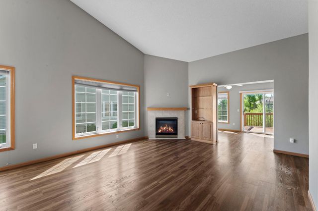 5208 Deerfield Lane SE, Prior Lake, MN 55372