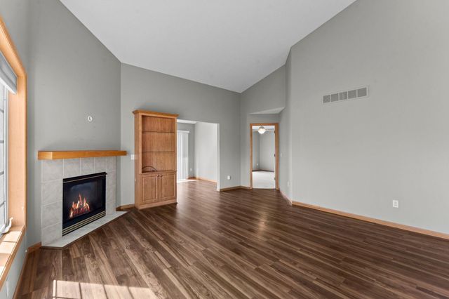 5208 Deerfield Lane SE, Prior Lake, MN 55372