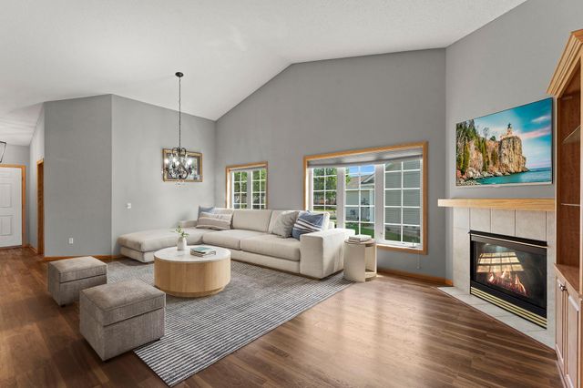 5208 Deerfield Lane SE, Prior Lake, MN 55372