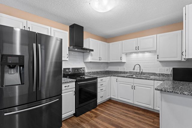 5208 Deerfield Lane SE, Prior Lake, MN 55372