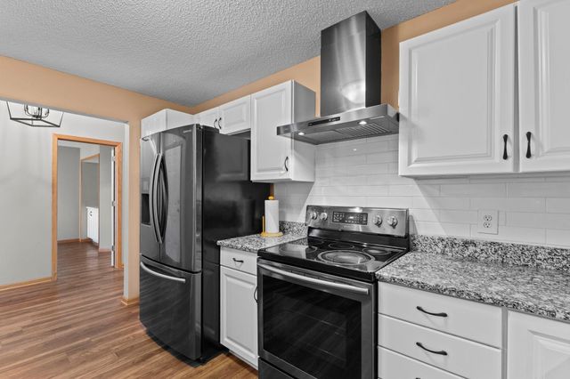 5208 Deerfield Lane SE, Prior Lake, MN 55372