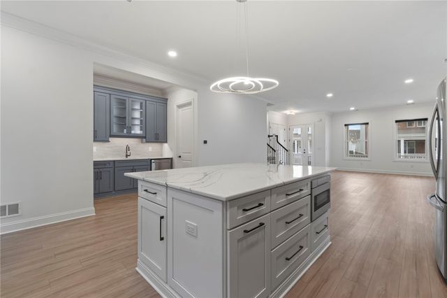 11 Allegheny Avenue, Oakmont, PA 15139