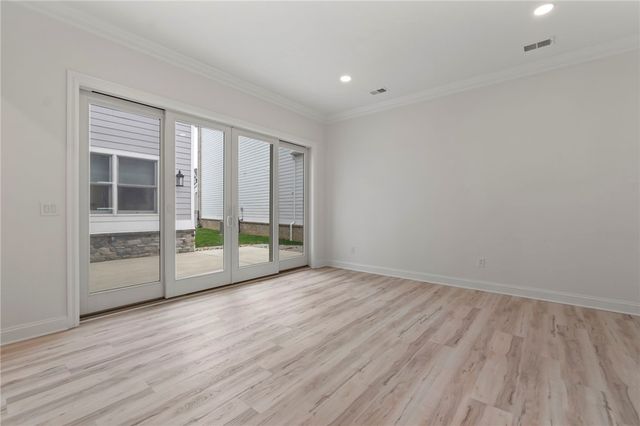 11 Allegheny Avenue, Oakmont, PA 15139