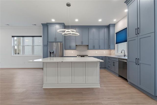 11 Allegheny Avenue, Oakmont, PA 15139