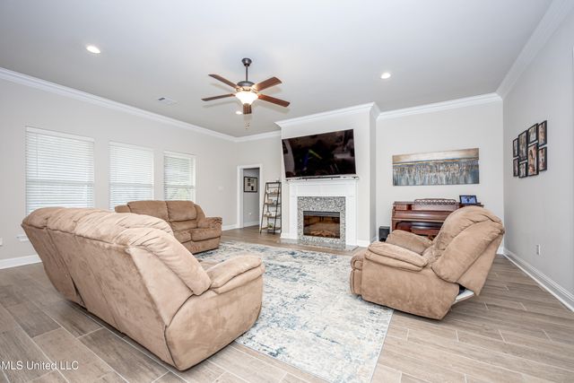 6995 Osprey Drive, Ocean Springs, MS 39564