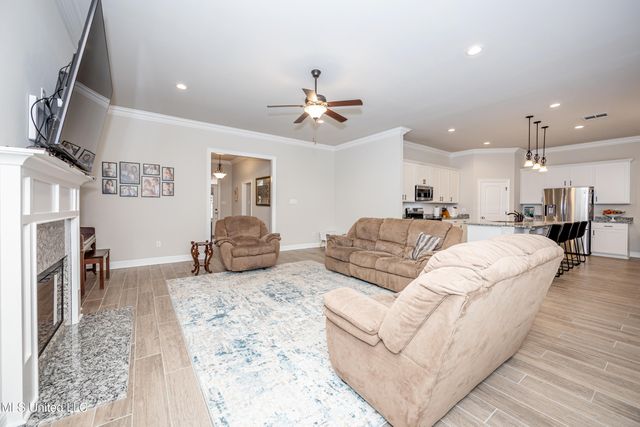 6995 Osprey Drive, Ocean Springs, MS 39564