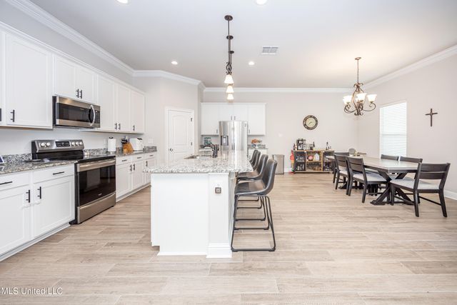 6995 Osprey Drive, Ocean Springs, MS 39564