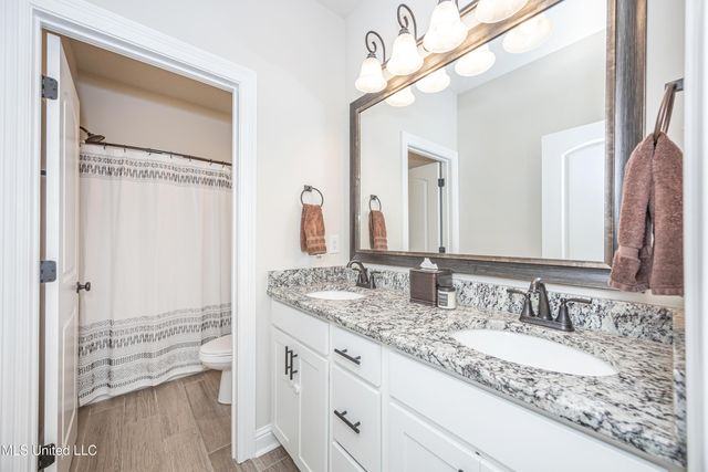 6995 Osprey Drive, Ocean Springs, MS 39564