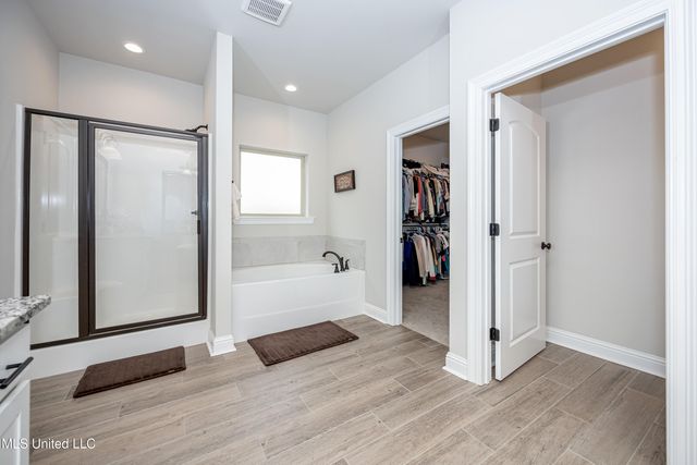 6995 Osprey Drive, Ocean Springs, MS 39564