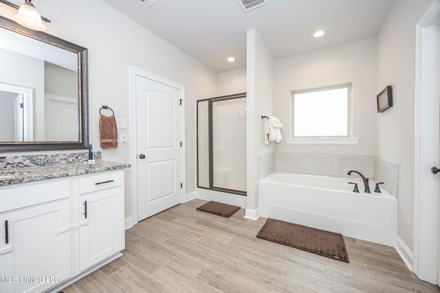 6995 Osprey Drive, Ocean Springs, MS 39564