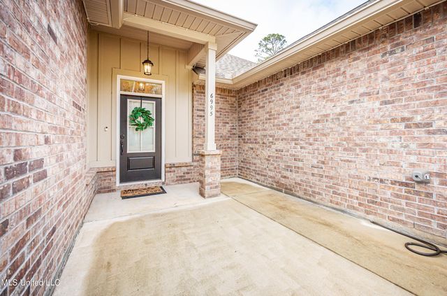 6995 Osprey Drive, Ocean Springs, MS 39564