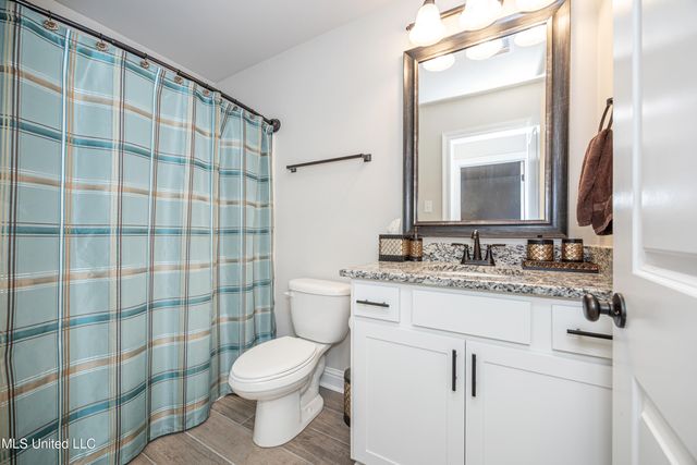 6995 Osprey Drive, Ocean Springs, MS 39564